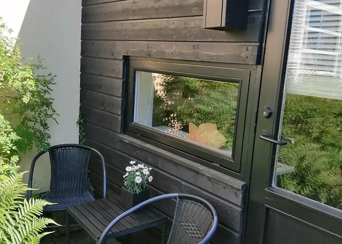 Minihus Til Havn, Strand, Vand Og By I Gilleleje